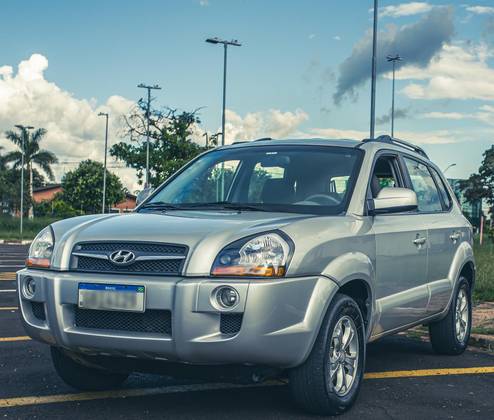 HYUNDAI TUCSON 2.0 MPFI GLS 16V 143CV 2WD FLEX 4P AUTOMÁTICO HYUNDAI TUCSON 2.0 MPFI GLS 16V 143CV 2WD FLEX 4P AUTOMÁTICO